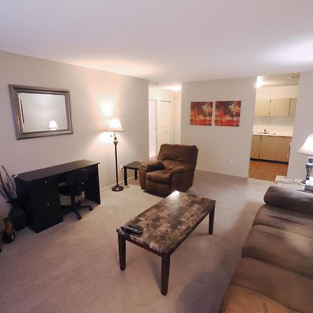 Apartamento Paris Plaza Elliot Lake Exterior foto