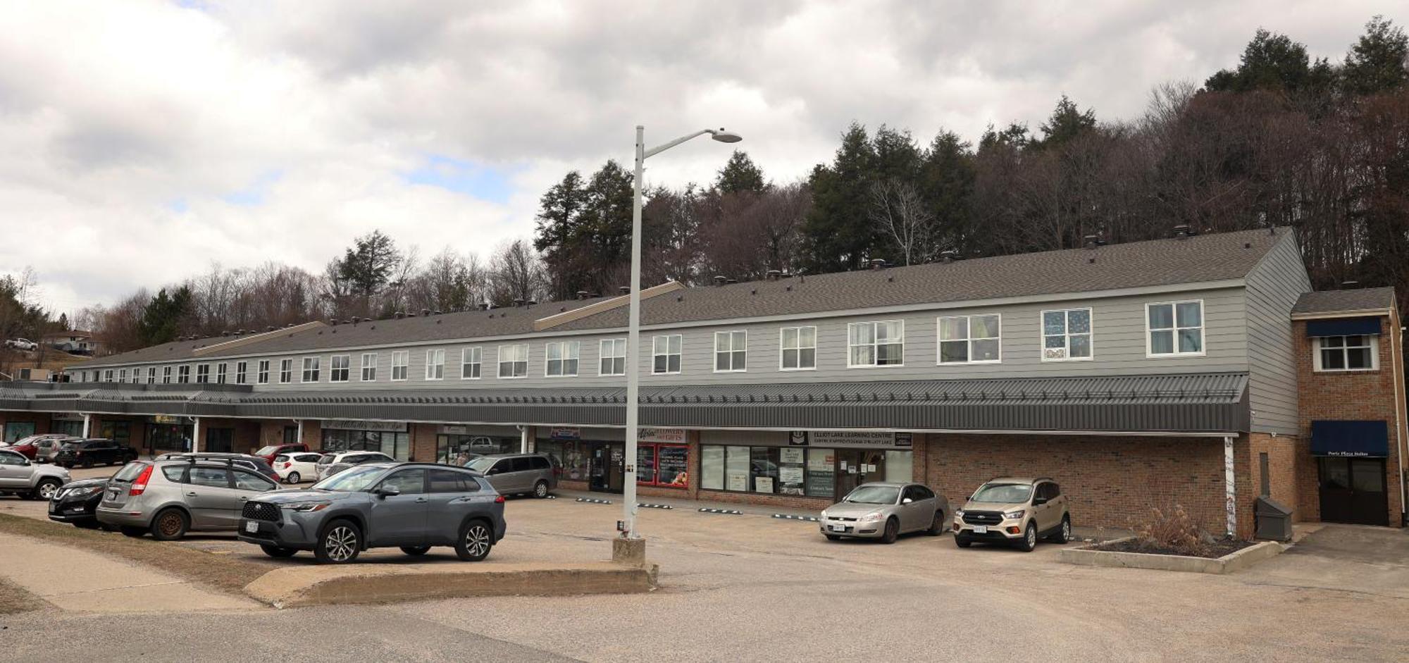 Apartamento Paris Plaza Elliot Lake Exterior foto